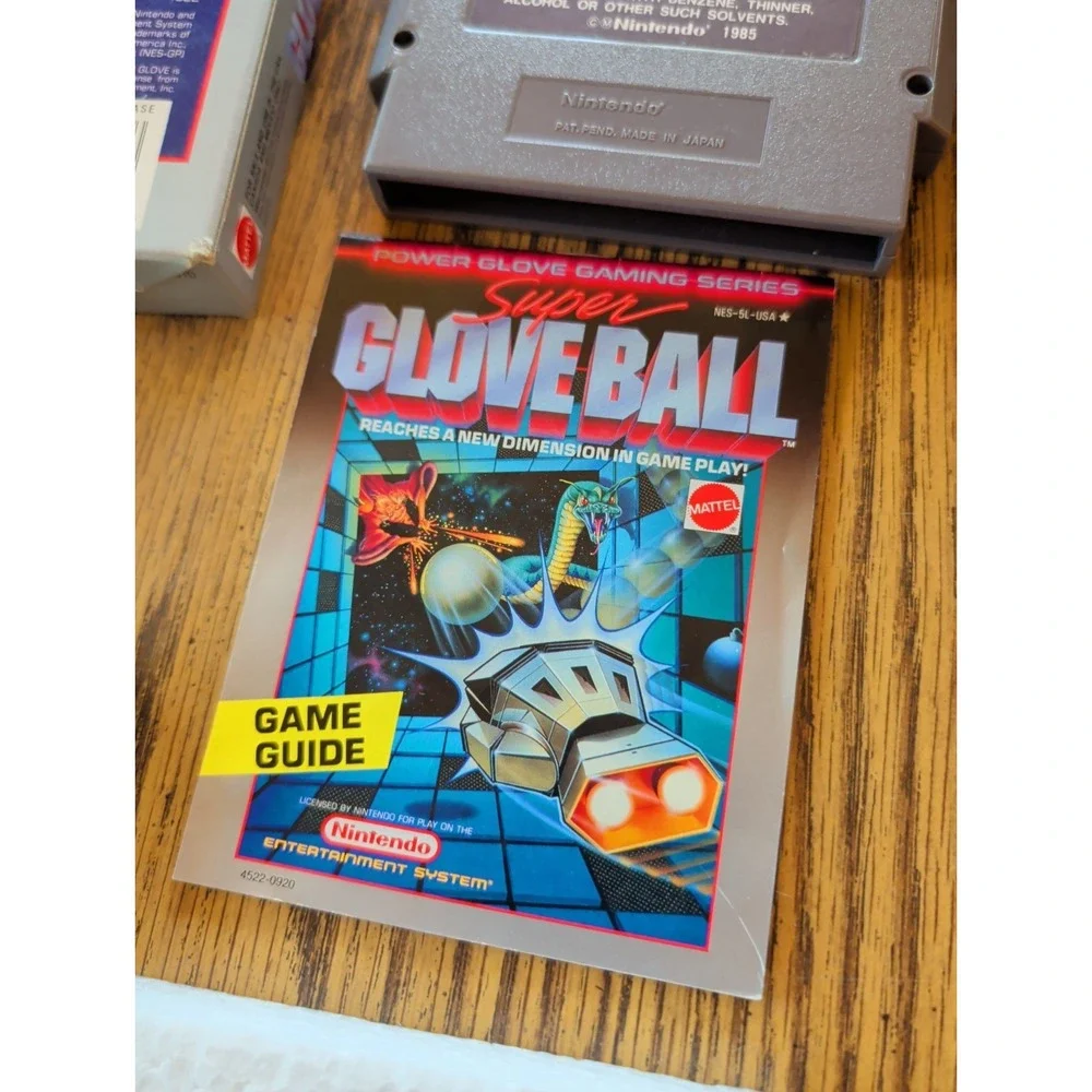 Super Glove Ball for the briginal NES (CIB) with all pictured inserts and manual